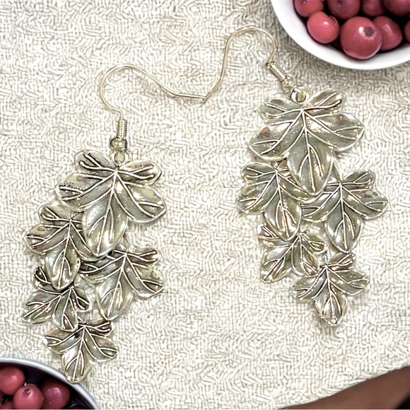 🆕 Vintage Maple Leaf Design Long Dangle Earrings Bohemian 9.25 Silver Plated - Picture 1 of 6